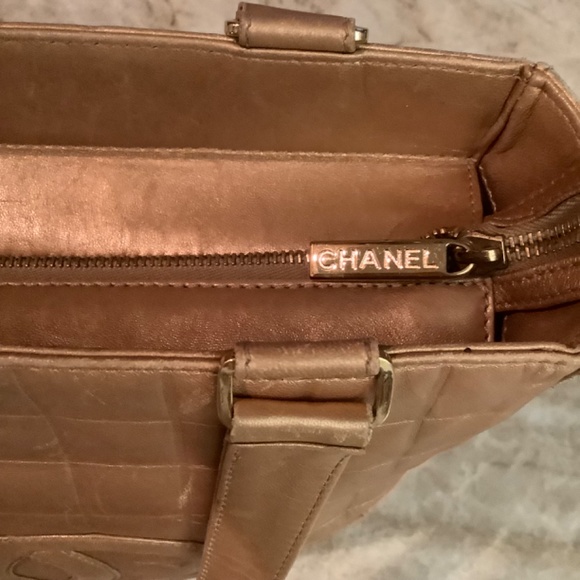 CHANEL GOLD TOTE - Picture 2 of 14